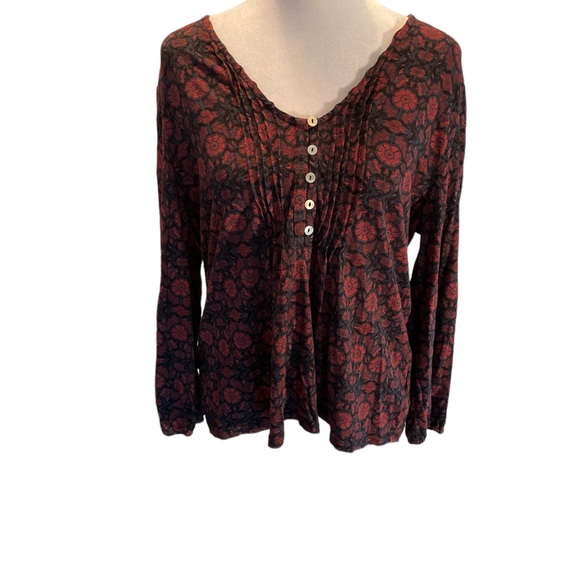 Lucky Brand Tops - Lucky Brand Women’s Black & Red Print 3/4 Elastic Sleeve Scoop 5 Button Neck Top